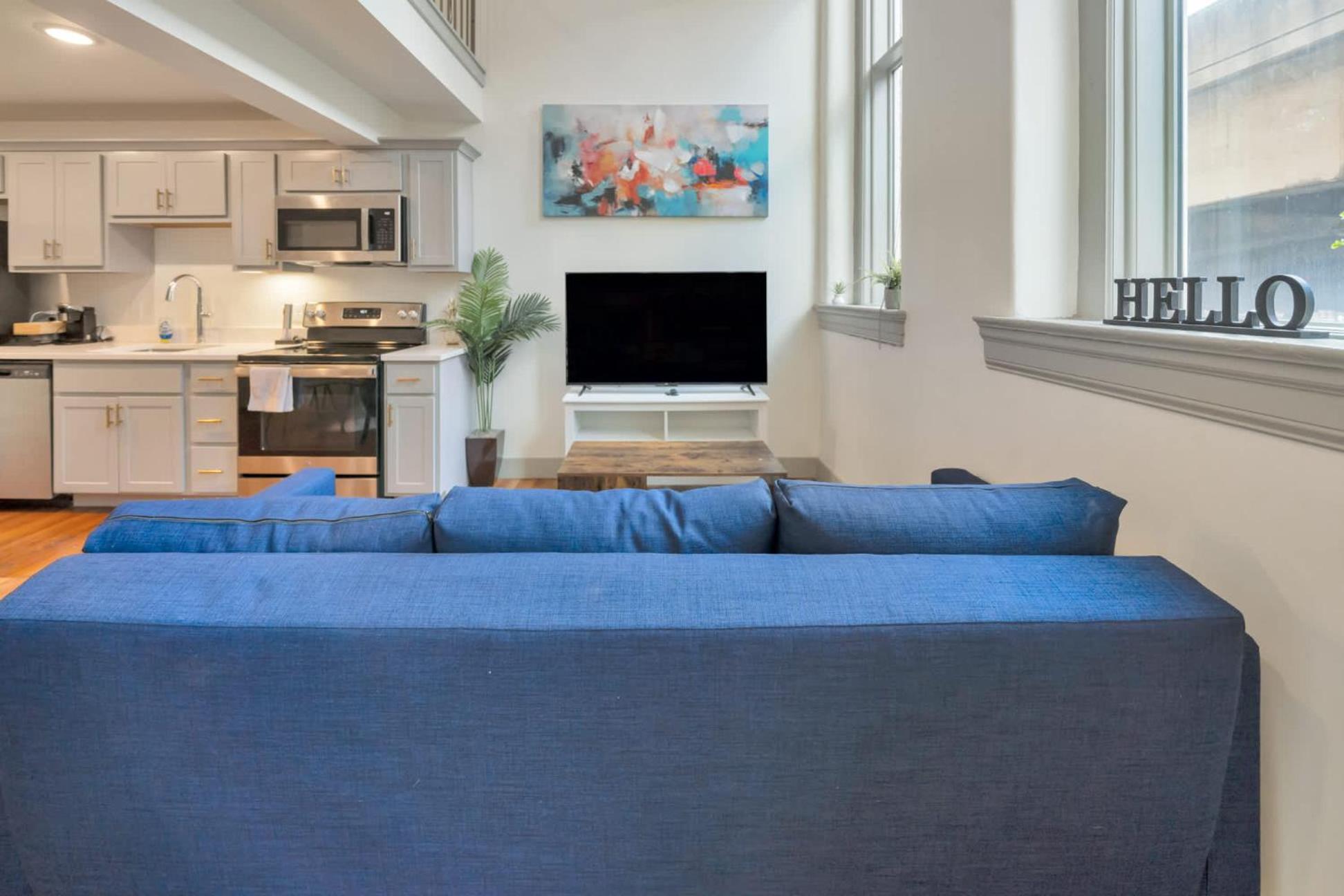 Bright And Modern Loft In # 209 Apartment